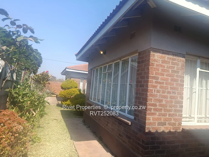 Very Neat House Adlynn For Sale Also Vacant