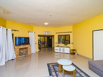 3 Bedroom Flat & Apartment