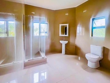 3 Bedroom Flat & Apartment