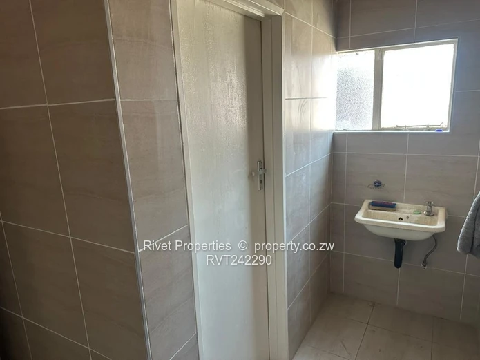 Msasa Warehouse To Let