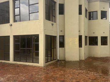 3 Bedroom Flat & Apartment