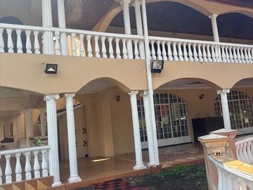 10 Bedroom House