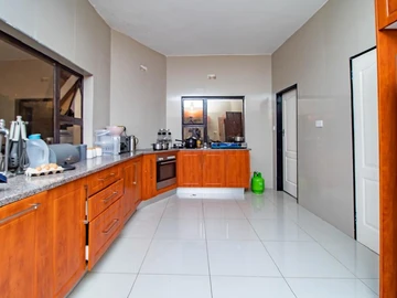 3 Bedroom Flat & Apartment