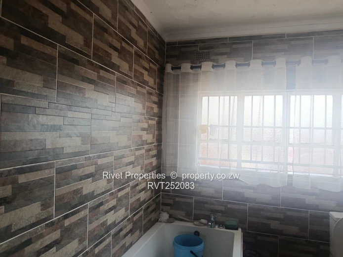Very Neat House Adlynn For Sale Also Vacant