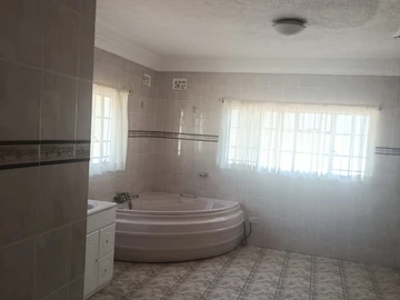 6 Bedroom House