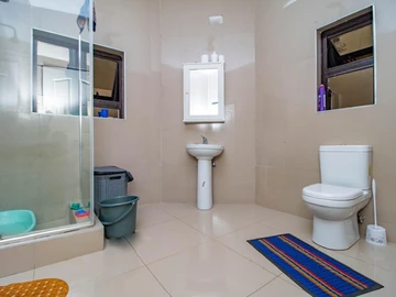 3 Bedroom Flat & Apartment