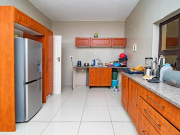 3 Bedroom Flat & Apartment