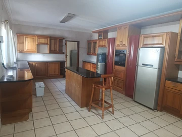 6 Bedroom House