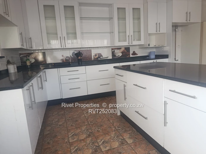 Very Neat House Adlynn For Sale Also Vacant