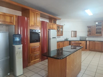 6 Bedroom House